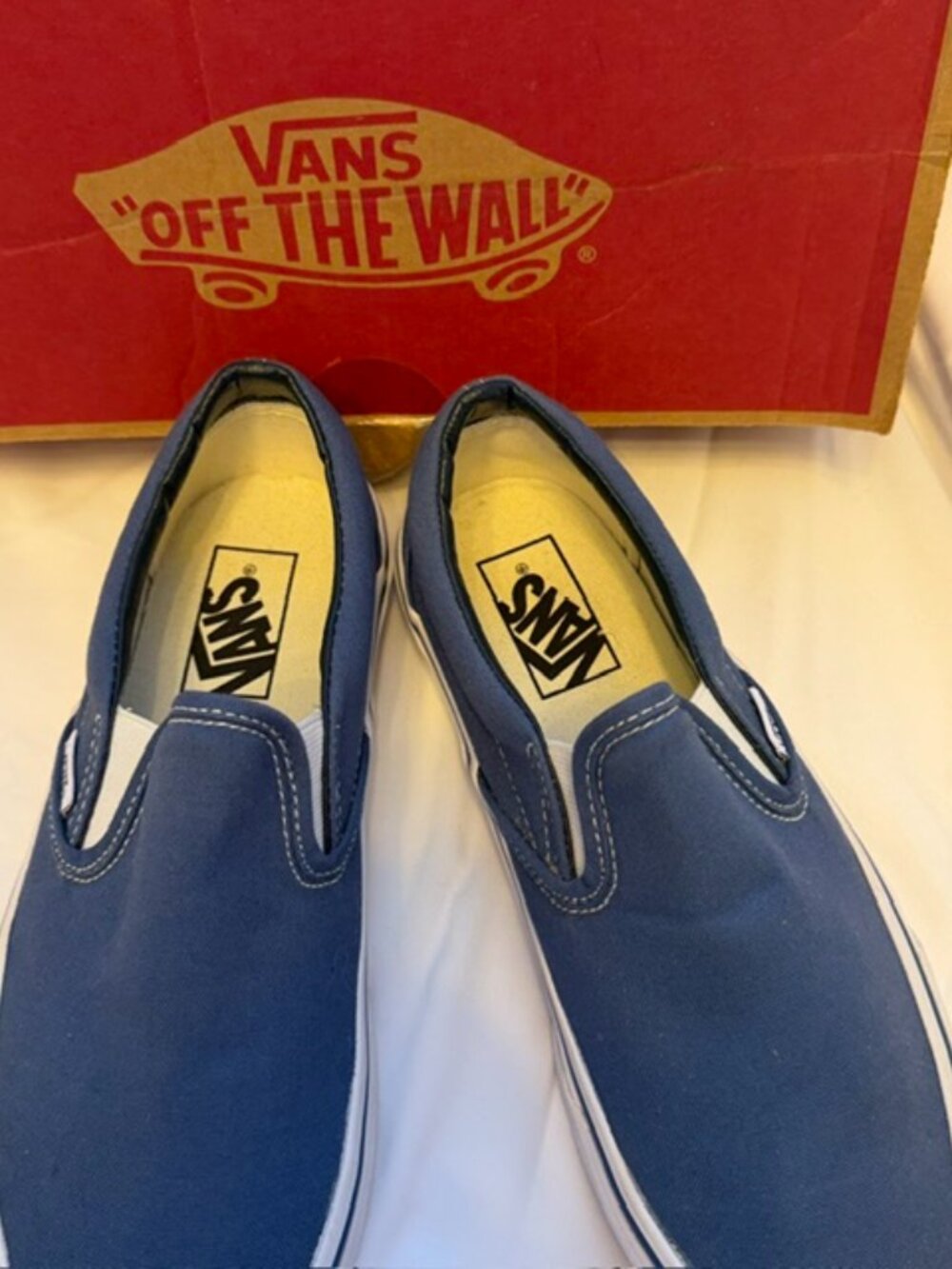 VANS Classic Slip-On Navy Blue Sneakers Men 6 Women 7.5 NEW w/box